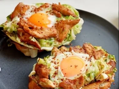 Quick and nutritious cabbage chicken sandwich for breakfast