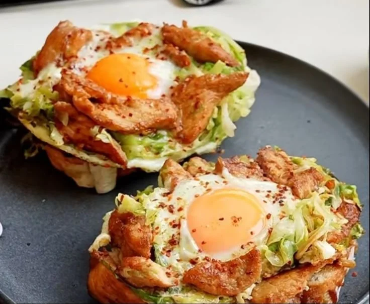 Quick and nutritious cabbage chicken sandwich for breakfast