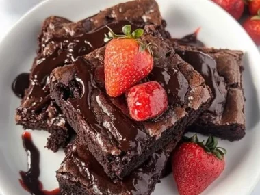 Delicious strawberry brownies with fresh strawberries and chocolate
